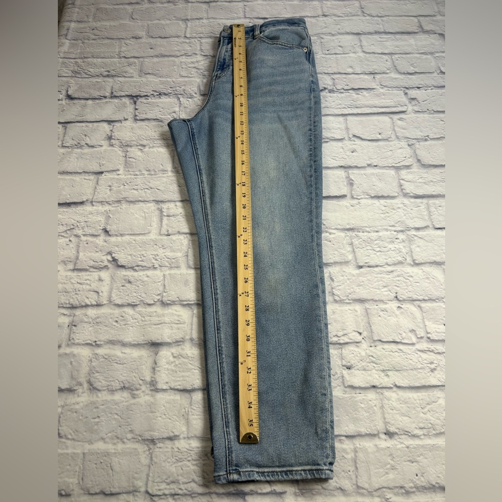 American Eagle Outfitters Curvy Mom Jeans with Stretch. Size 10. - Picture 7 of 9